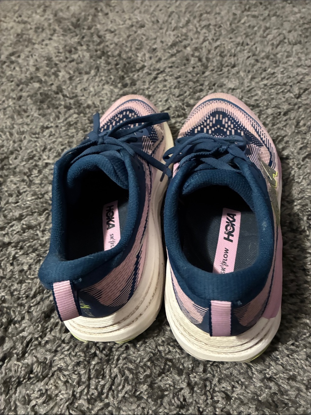 Pink Hoka sky flow - Picture 4 of 8